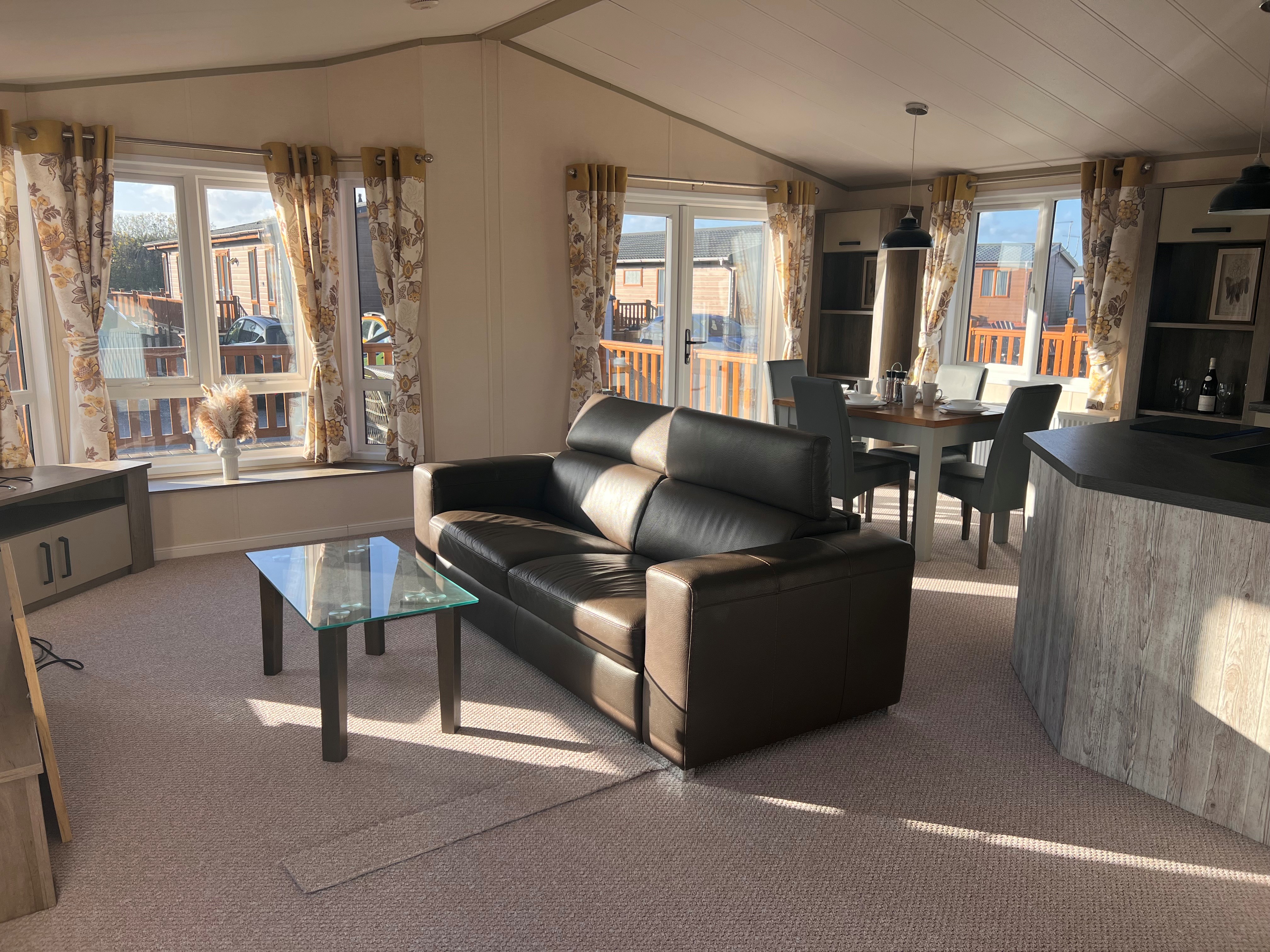 Pre-Owned Atlas Lilac Luxury Lodge – Immaculately Presented